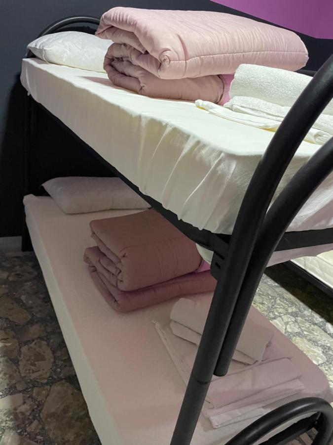 Alexander Hostel Napoli Bagian luar foto