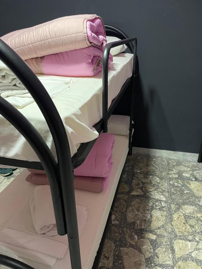 Alexander Hostel Napoli Bagian luar foto