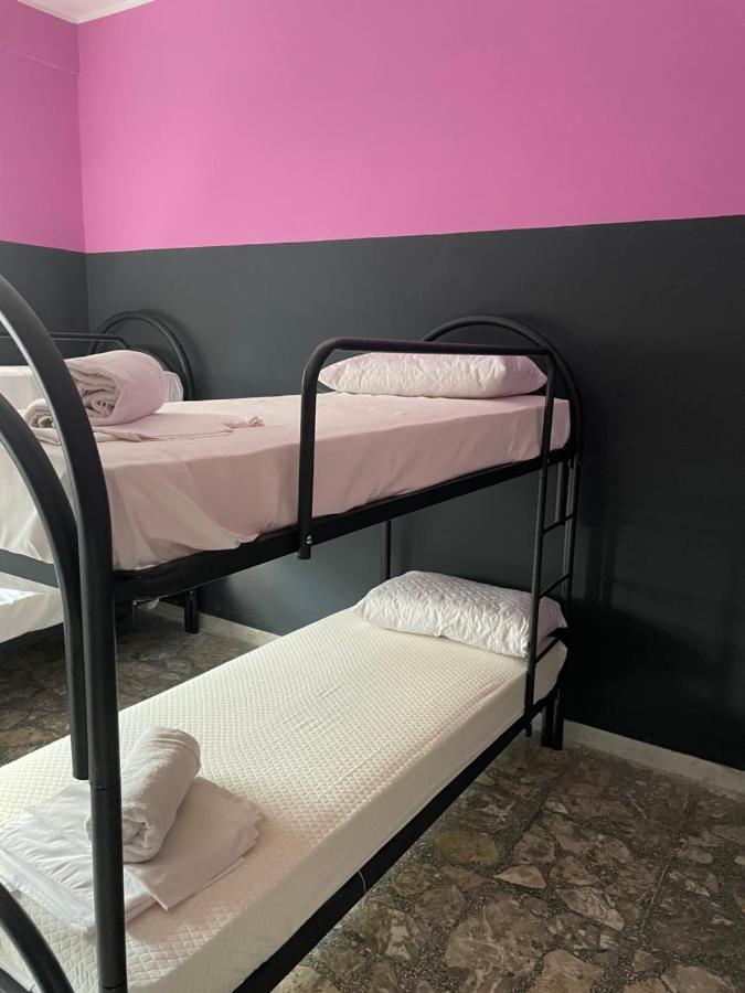 Alexander Hostel Napoli Bagian luar foto