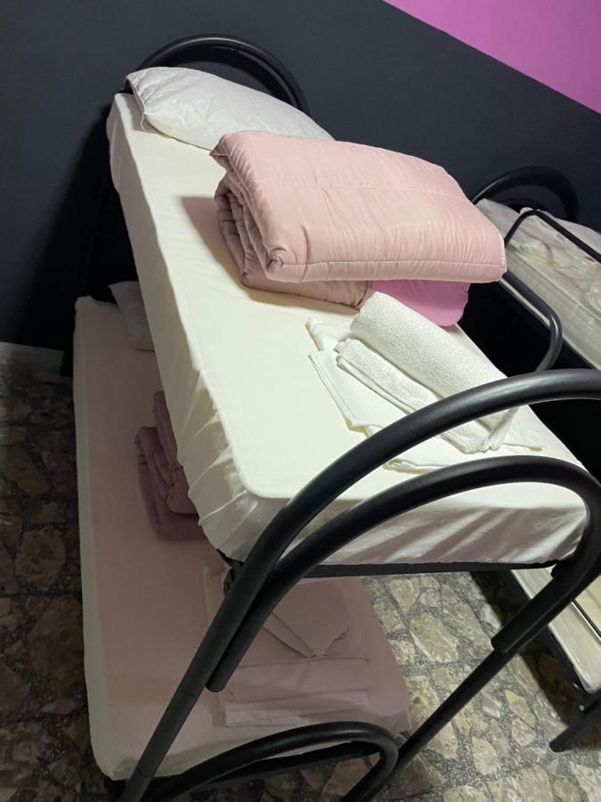 Alexander Hostel Napoli Bagian luar foto