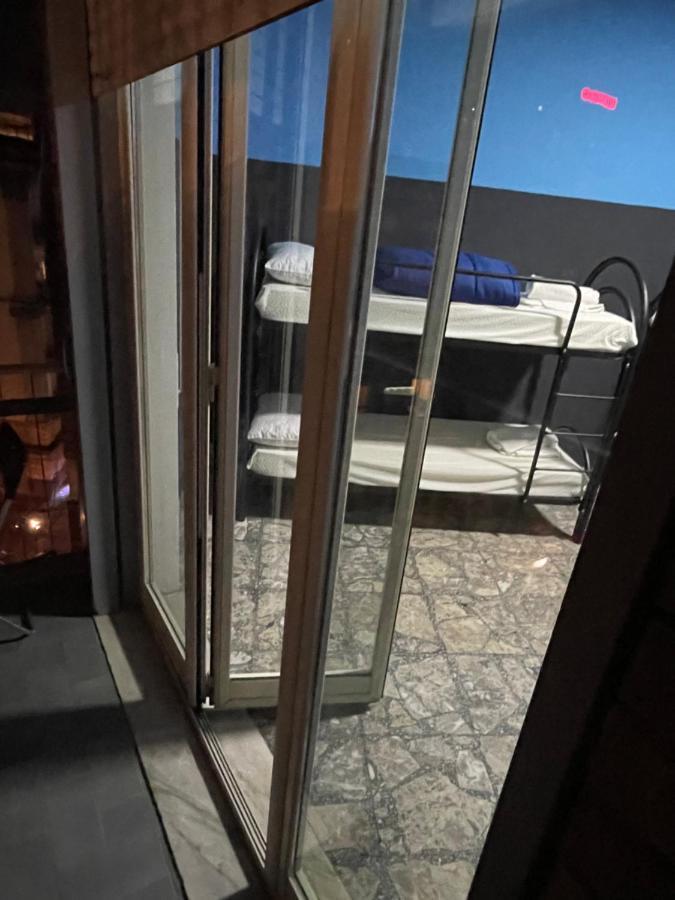 Alexander Hostel Napoli Bagian luar foto